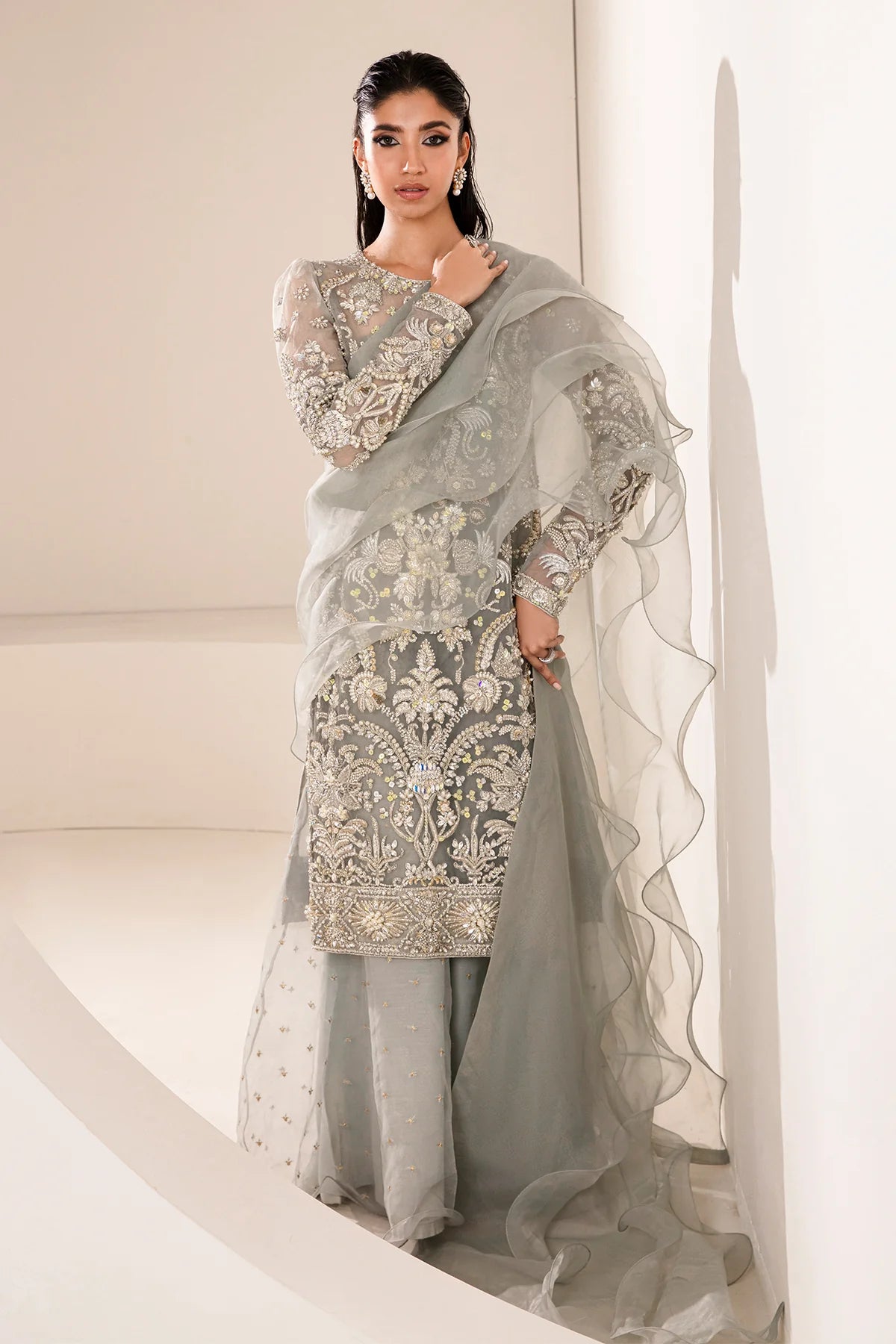 REPLICA MADIHA AWAIS JADE