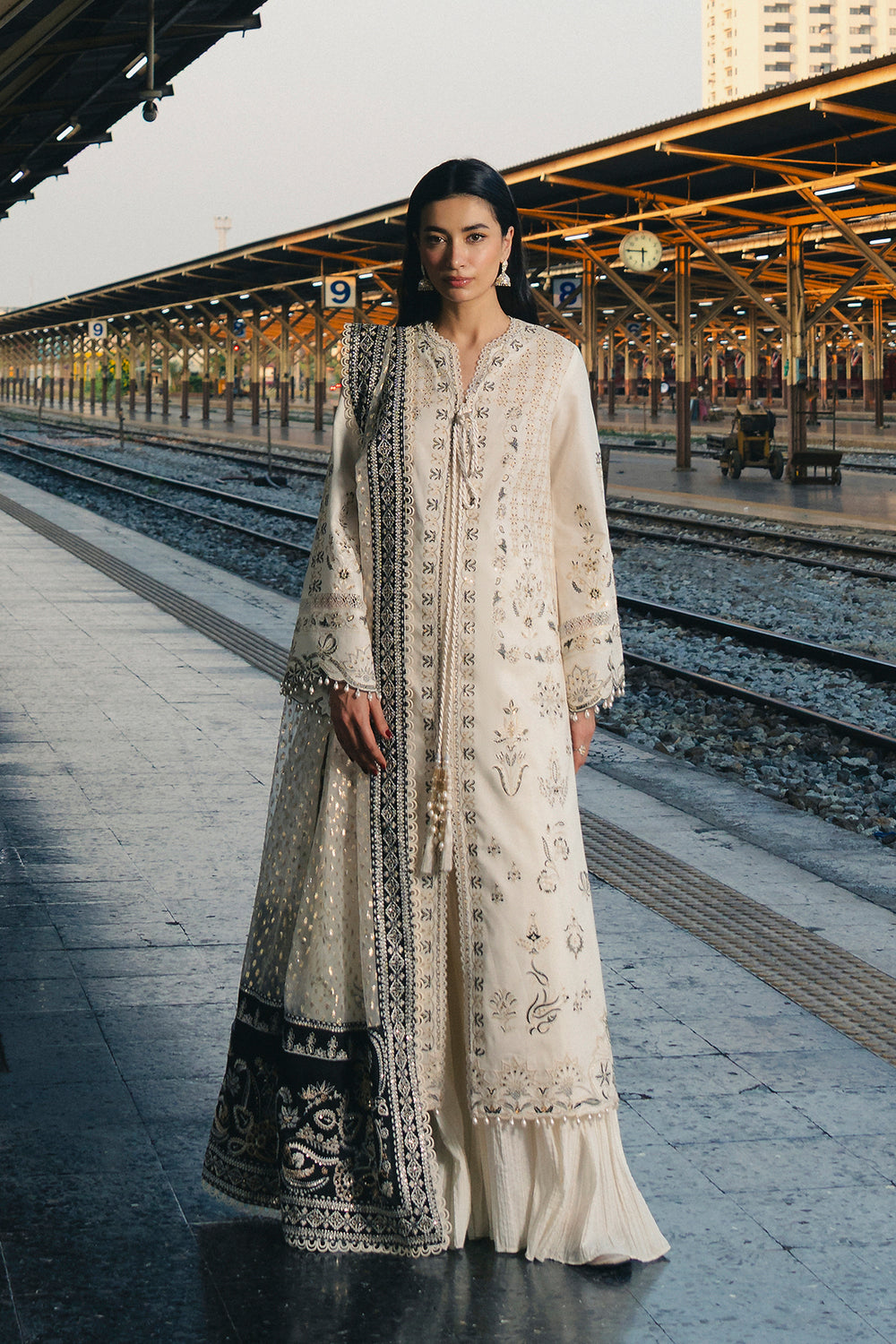 AFROZEH - MULAQAAT - LAWN - KHAWAB "26
